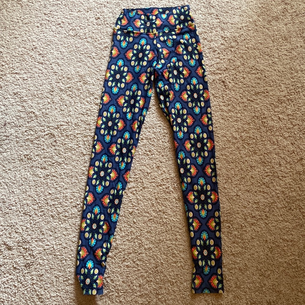 Liquido patterned leggings size medium
